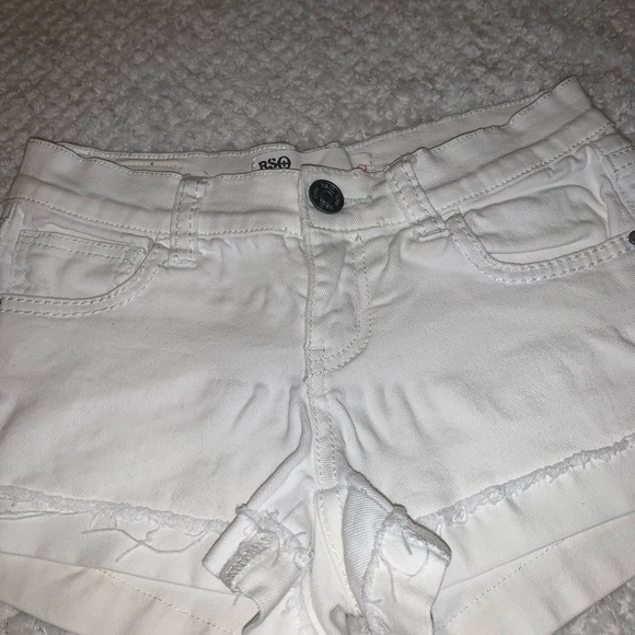 rsq (from tilly’s) malibu white shorts - Picture 3 of 4